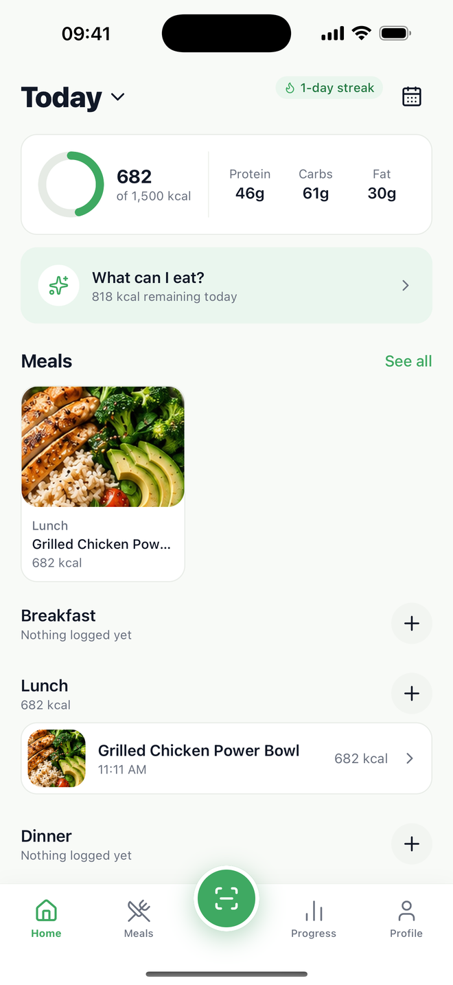MacroSnap Today screen with calories, macros and logged meals